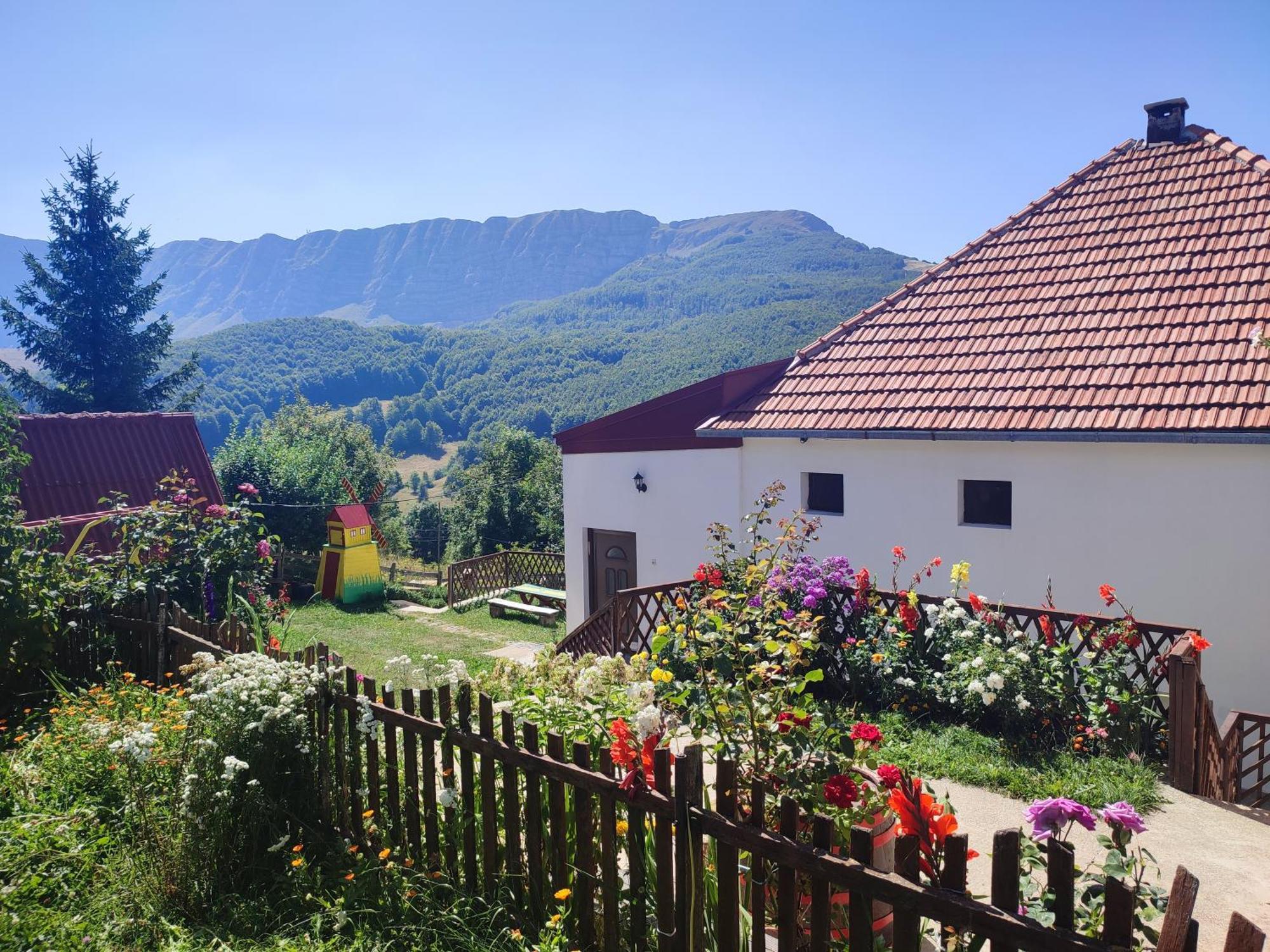 Cemerno Cottage Gacko 외부 사진